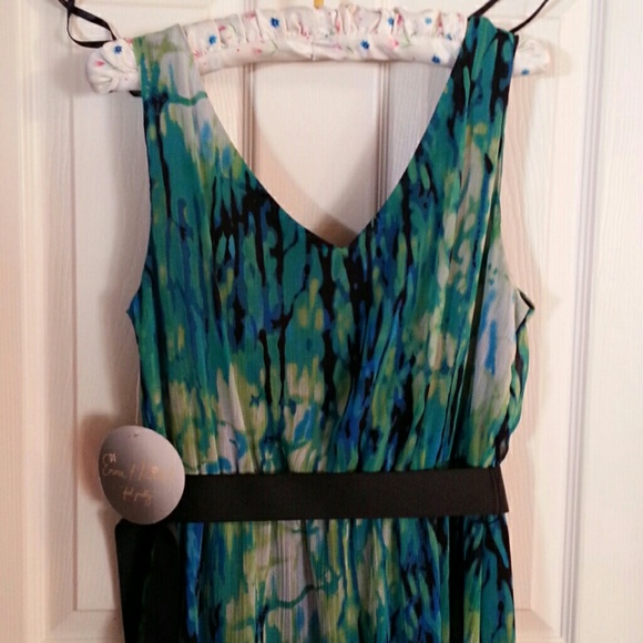 Dress - Picture 4 of 5